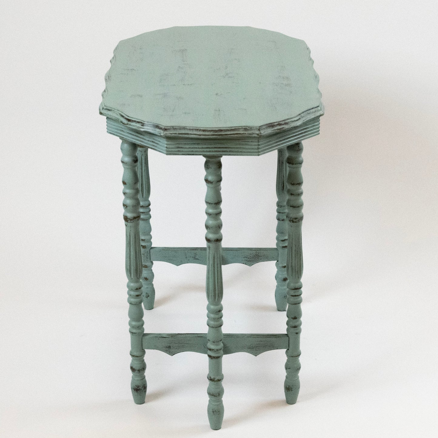 Hand-Painted Distressed Side Table – Vintage Farmhouse Accent Furniture