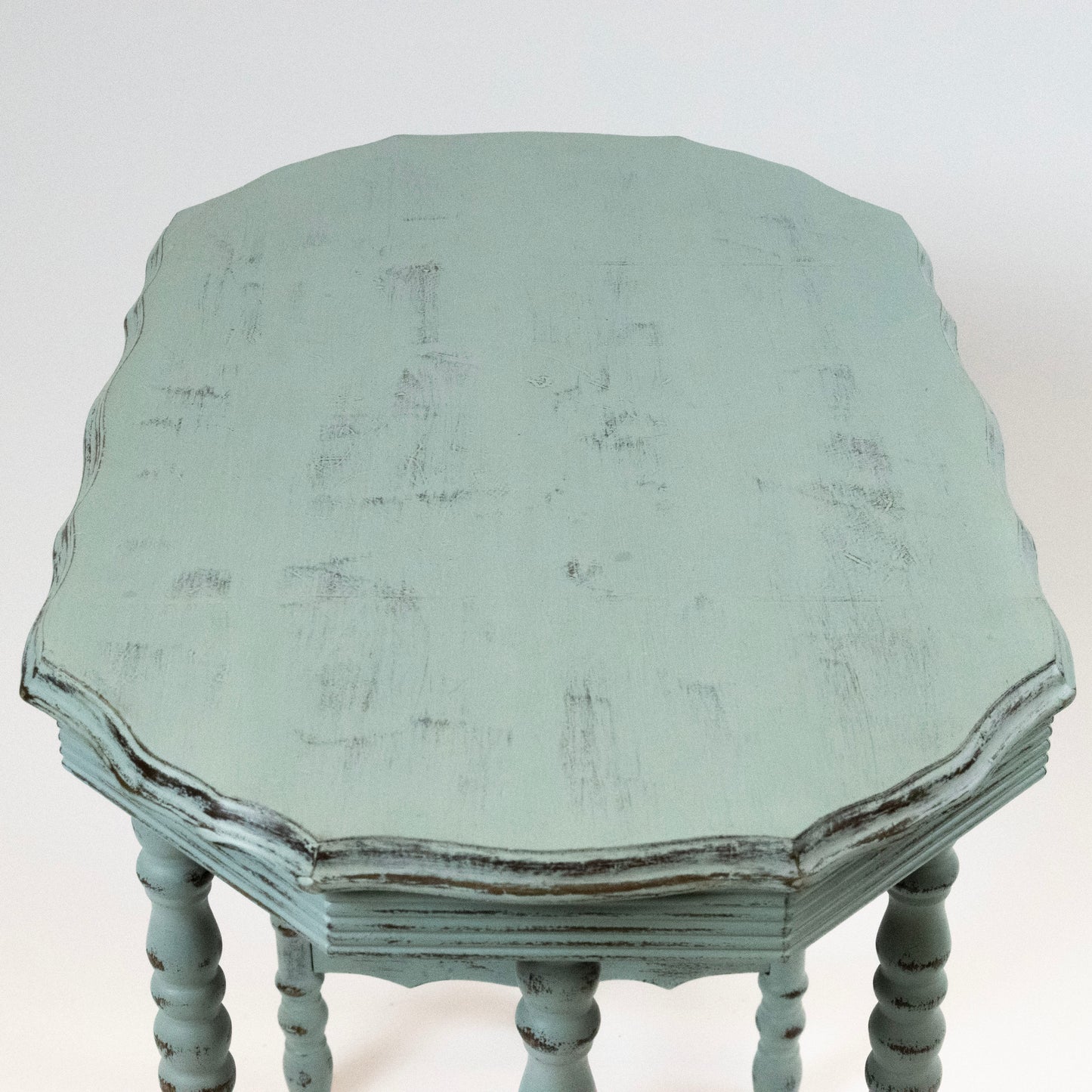 Hand-Painted Distressed Side Table – Vintage Farmhouse Accent Furniture